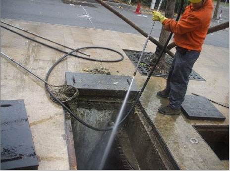 若尔盖池底污泥如何清理