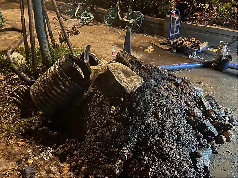 若尔盖本地下水道疏通师傅，不通不收费【距您500米】